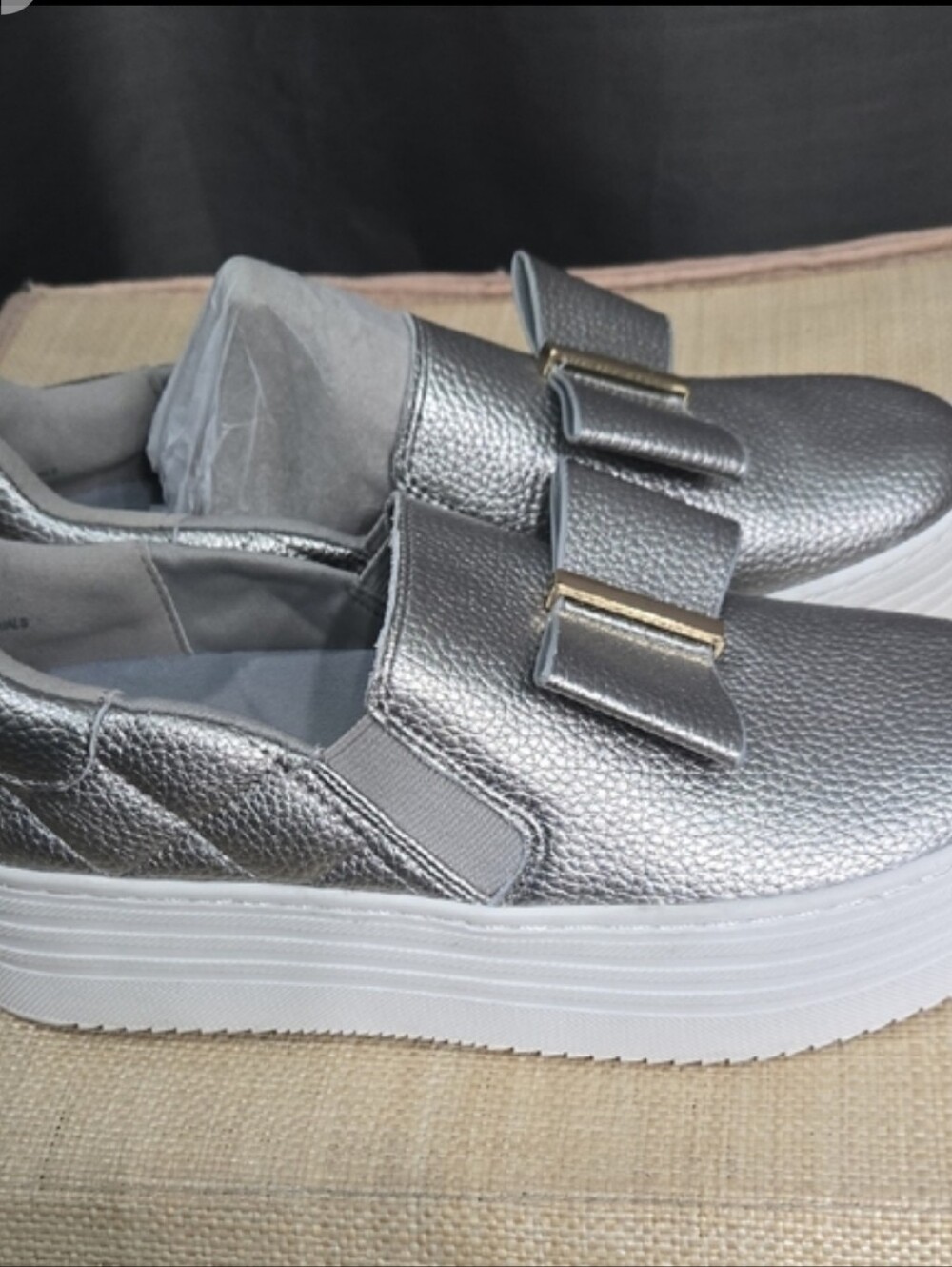 NEW  Silver Metallic Bow Slip-On Flats NWOT
